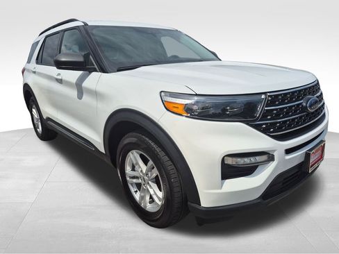 Used 2023 Ford Explorer XLT w/ Equipment Group 202A image 7