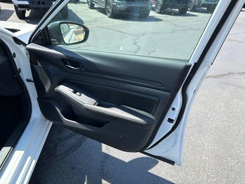 Used 2026 Nissan Altima 2.5 SV FWD image 31