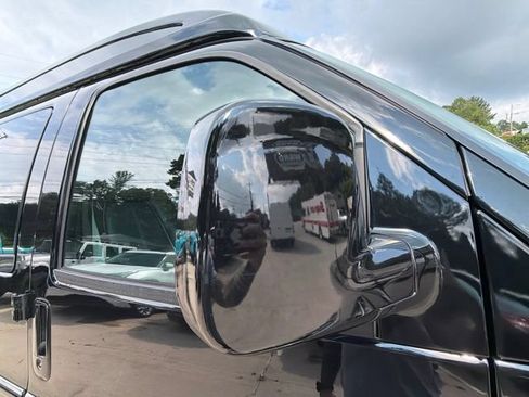 Used 2015 Chevrolet Express 2500 RWD image 24