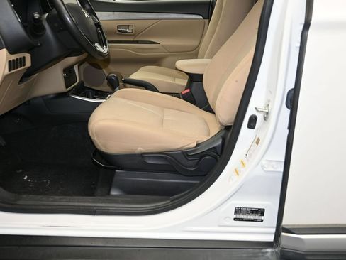 Used 2018 Mitsubishi Outlander SE FWD image 21