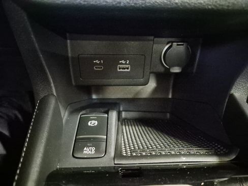 Used 2024 Nissan Kicks SR w/ SR Premium Package FWD image 28