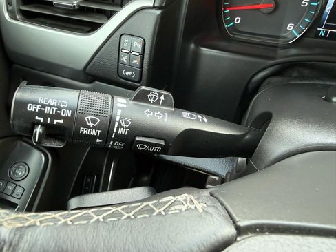 Used 2018 Chevrolet Suburban Premier image 30