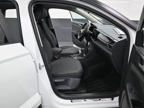 New 2026 Volkswagen Taos SE image 14