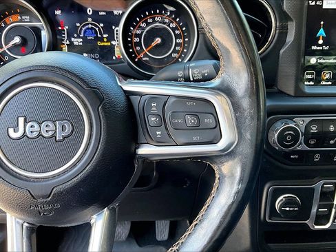 Used 2021 Jeep Gladiator Overland AWD/4WD image 11