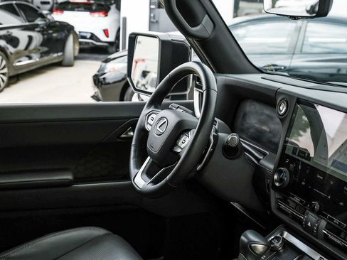 Used 2025 Lexus GX 550 w/ Accessory Package (Z1) AWD/4WD image 15