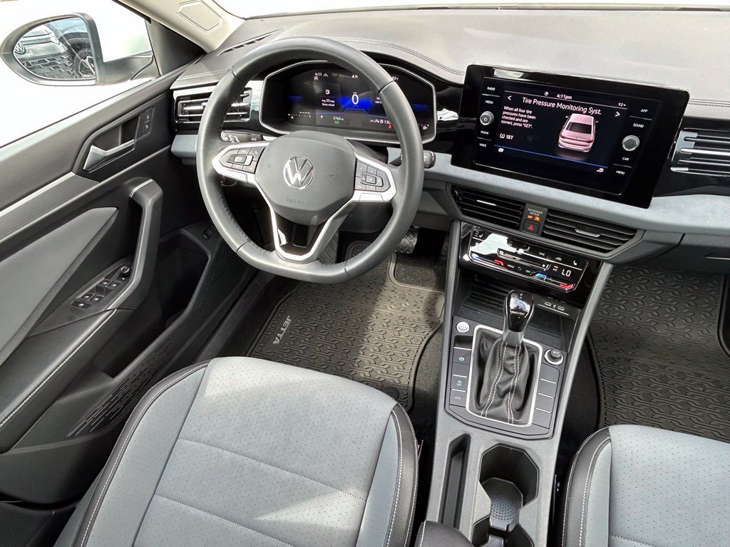 Certified 2026 Volkswagen Jetta SE w/ Black Wheel Package FWD image 9