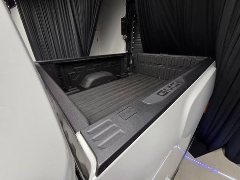 Used 2024 GMC Sierra 2500 AT4 w/ AT4 Premium Plus Package image 17