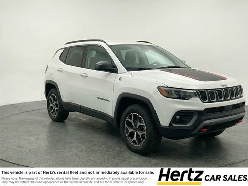Used 2025 Jeep Compass Trailhawk image 1