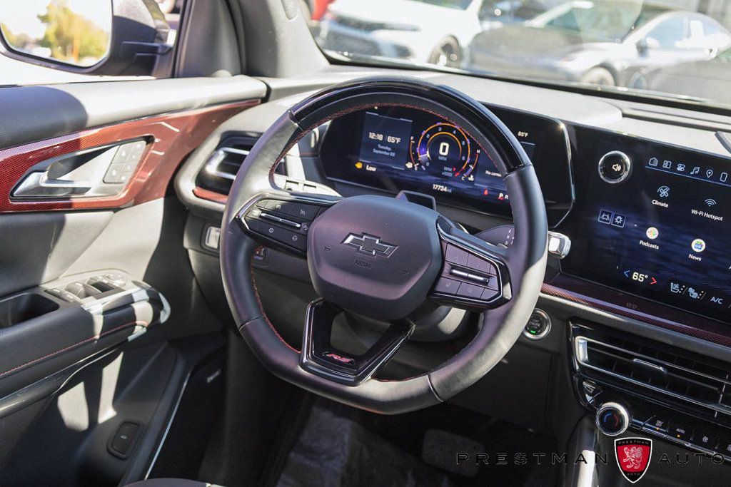 Used 2025 Chevrolet Traverse RS FWD image 38