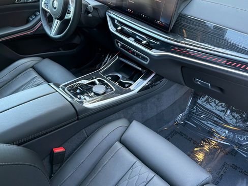 Used 2025 BMW X7 M60i AWD/4WD image 19