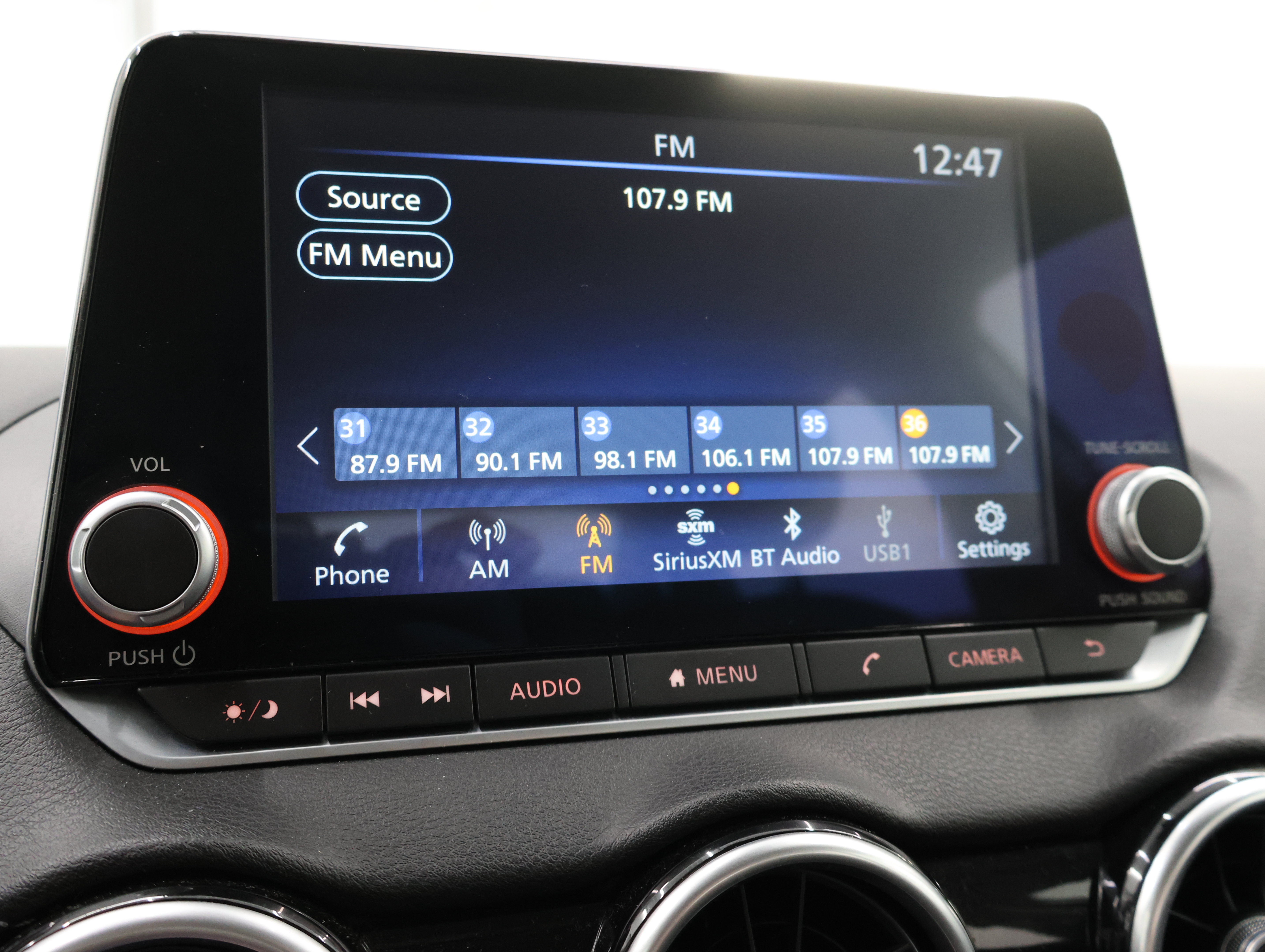 Used 2024 Nissan Sentra SV FWD image 11