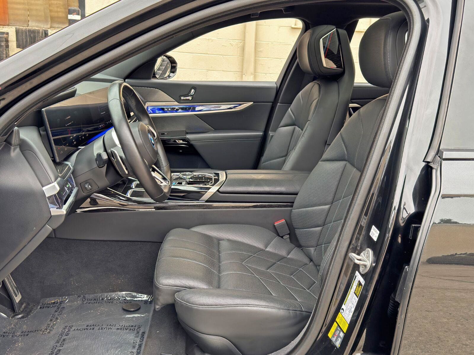 Used 2024 BMW i7 xDrive60 AWD/4WD image 17