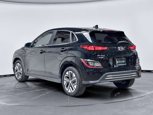Used 2023 Hyundai Kona SEL FWD image 2