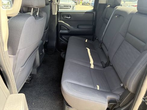 Used 2022 Nissan Frontier 2WD Crew Cab image 28