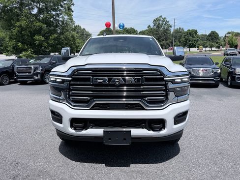 Used 2026 RAM 2500 Laramie AWD/4WD image 2