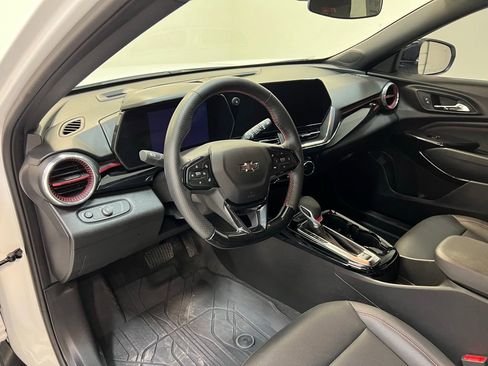 Used 2025 Chevrolet Trax RS w/ Driver Confidence Package image 15