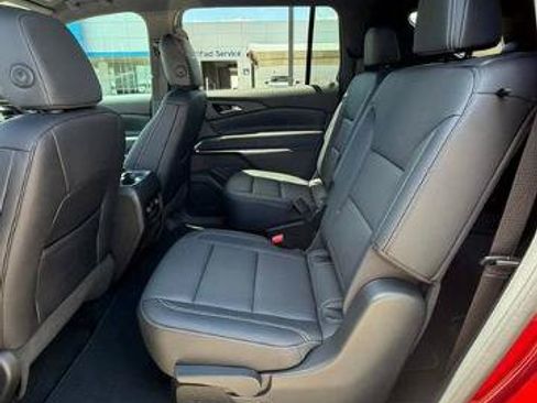 Used 2024 Chevrolet Traverse LT w/ Midnight/Sport Edition FWD image 10