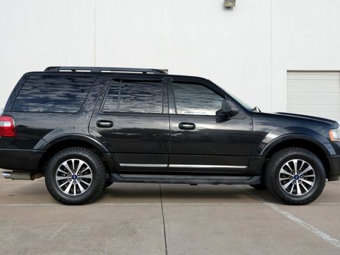 Used 2015 Ford Expedition XLT RWD image 14