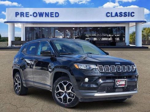 Used 2025 Jeep Compass Limited image 1