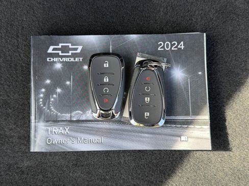 Used 2024 Chevrolet Trax RS w/ Driver Confidence Package image 30