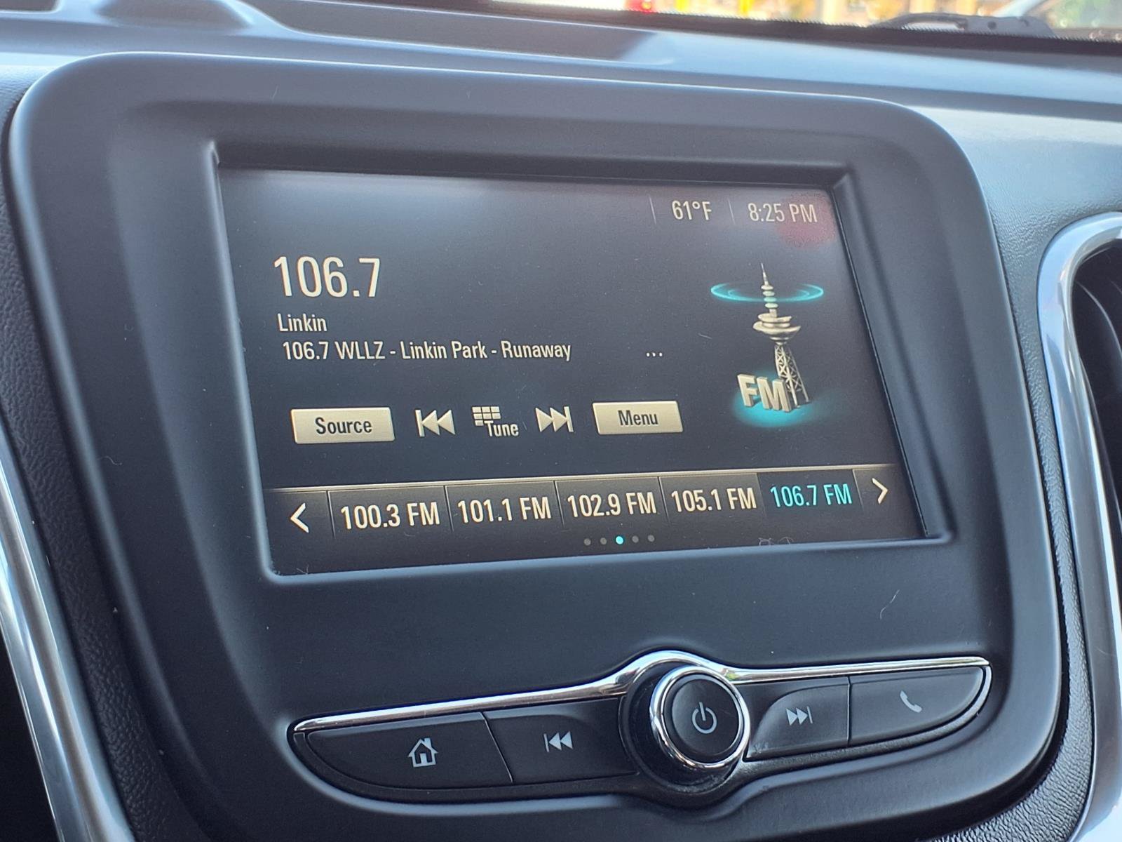 Used 2018 Chevrolet Equinox LT FWD image 11