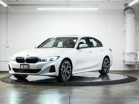 Used 2026 BMW 330i Sedan w/ Convenience Package RWD image 3