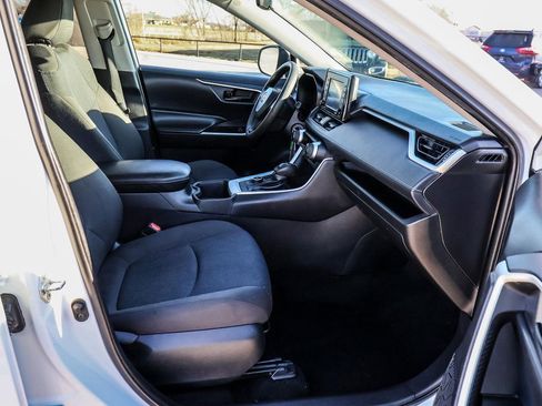 Used 2022 Toyota RAV4 LE image 15