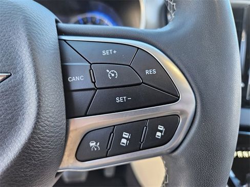 Used 2023 Chrysler Pacifica Touring-L image 25