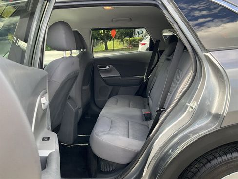 Used 2017 Kia Niro LX FWD image 12