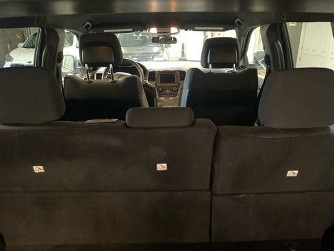 Used 2018 Jeep Grand Cherokee Laredo AWD/4WD image 17