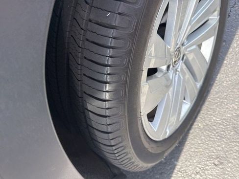 Used 2020 Volkswagen Atlas Cross Sport SE image 11