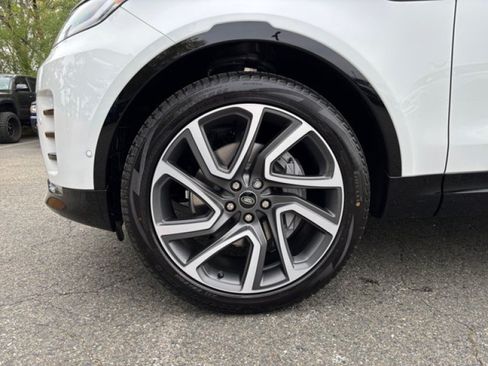Used 2025 Land Rover Discovery Dynamic SE AWD/4WD image 9