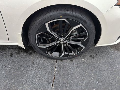 Used 2023 Nissan Altima 2.5 SR FWD image 38