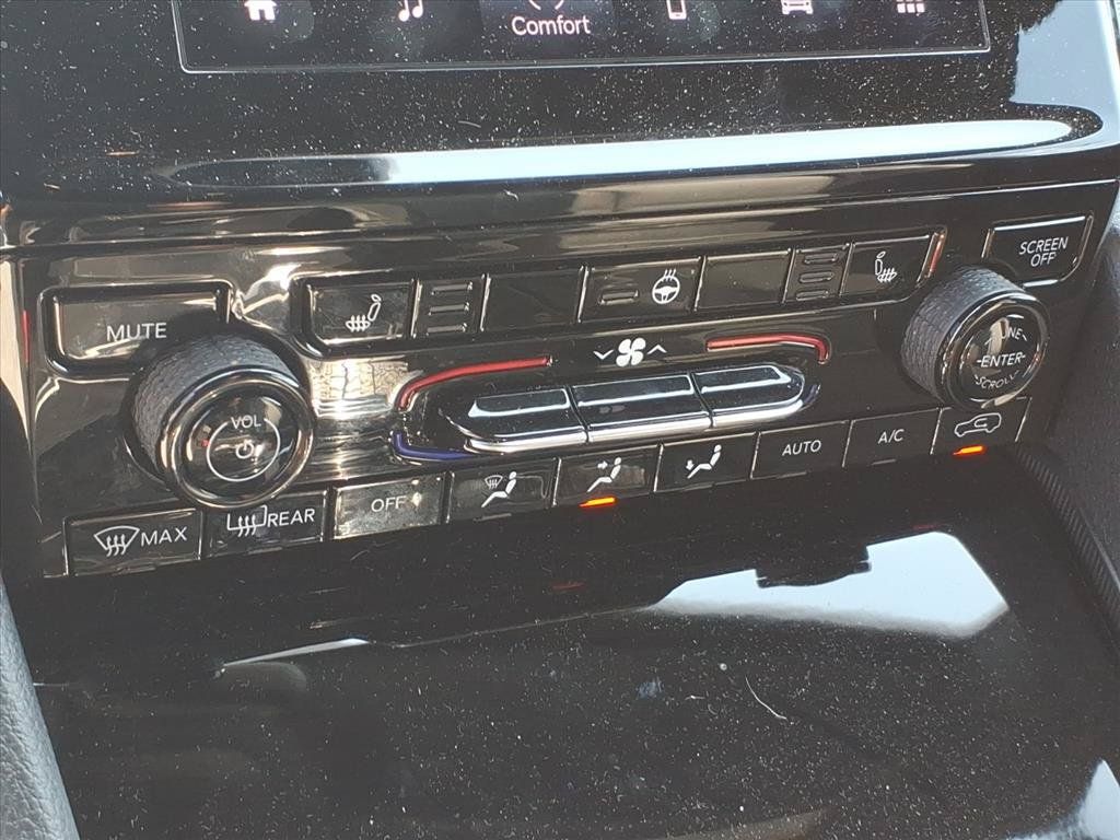 Used 2024 Jeep Grand Cherokee Laredo X w/ Luxury Tech Group I AWD/4WD image 31