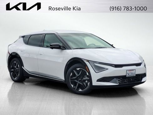 Certified 2025 Kia EV6 Wind RWD image 1