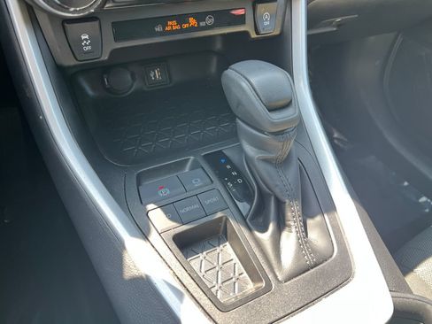 Used 2025 Toyota RAV4 XLE FWD image 29
