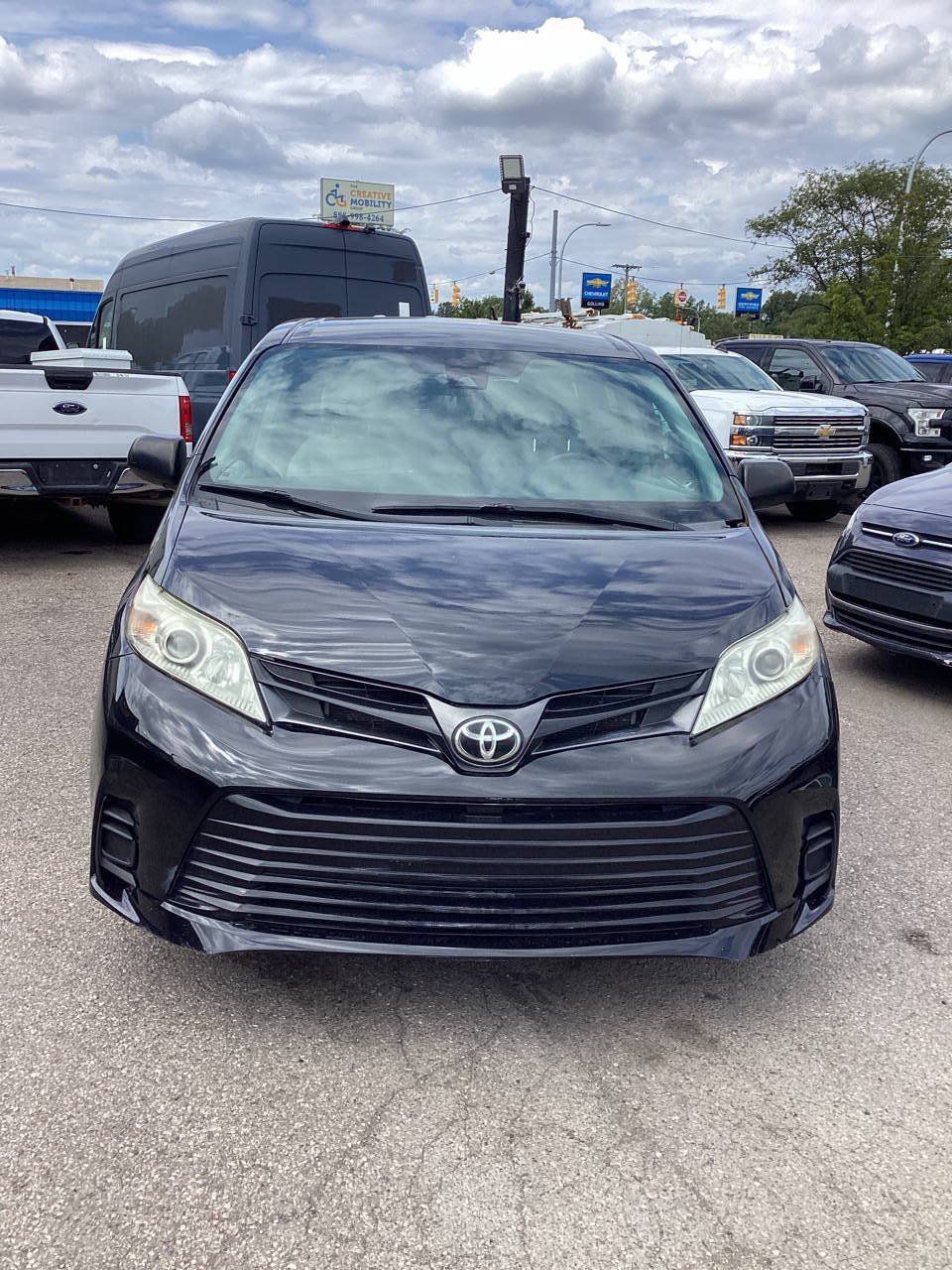 Used 2020 Toyota Sienna L FWD image 3