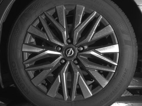 Used 2025 Nissan Altima 2.5 SV image 14