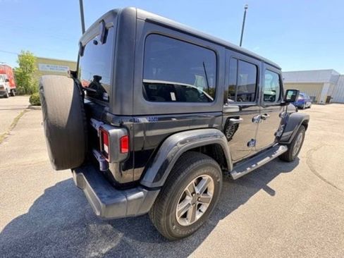 Used 2020 Jeep Wrangler Unlimited Sahara AWD/4WD image 12