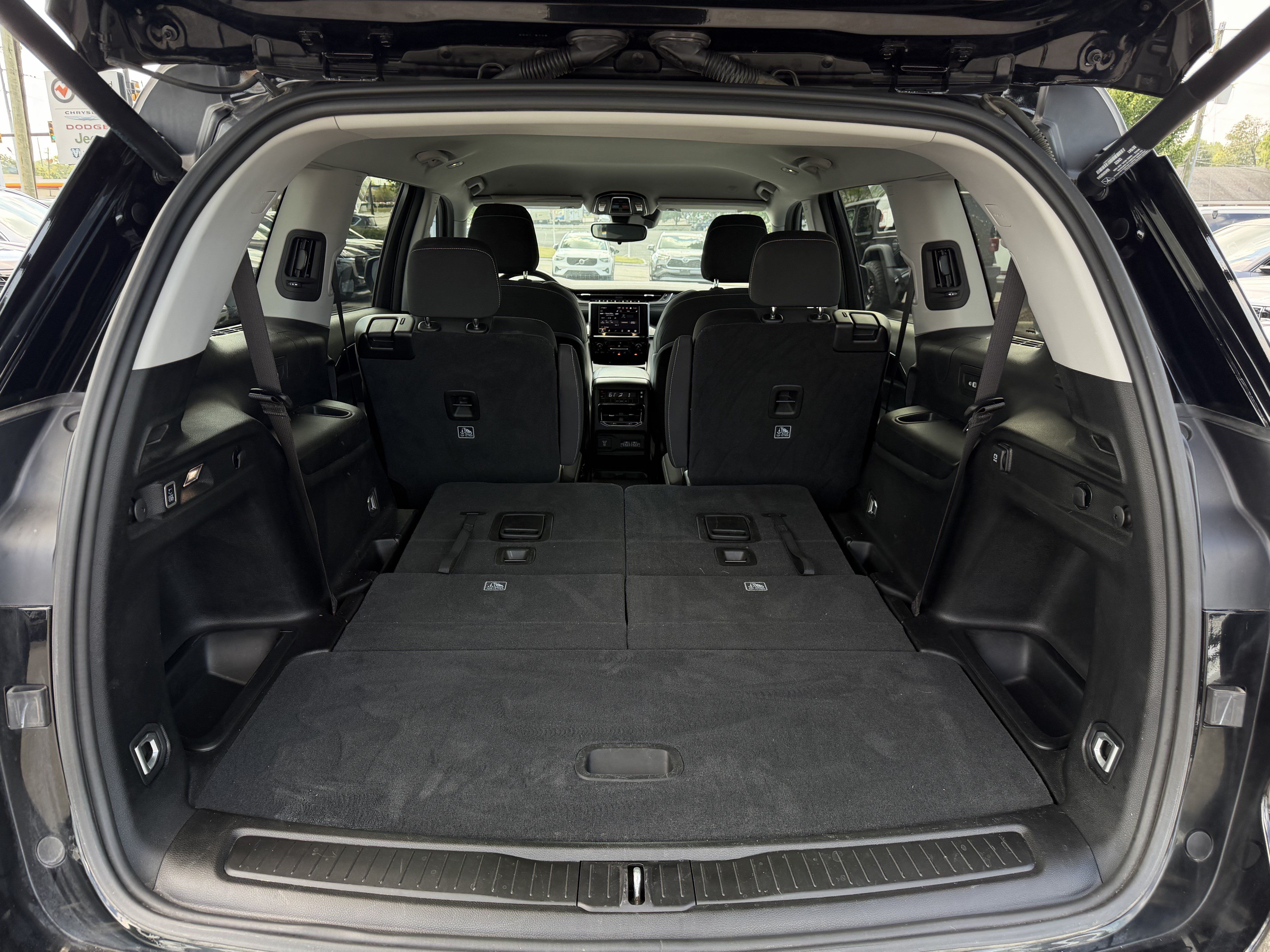 Used 2022 Jeep Grand Cherokee L Laredo w/ Luxury Tech Group I RWD image 35