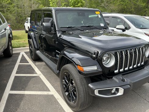 Used 2021 Jeep Wrangler Unlimited Sahara w/ Cold Weather Group image 5