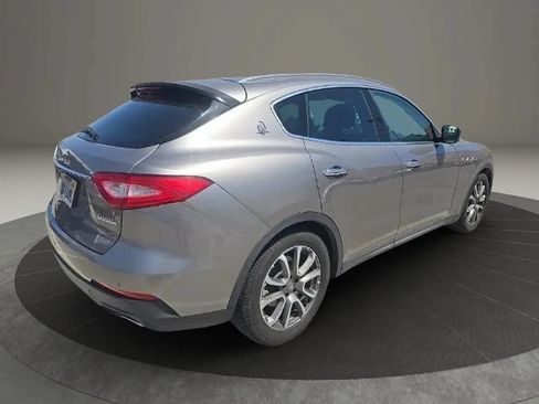Used 2017 Maserati Levante AWD/4WD image 3