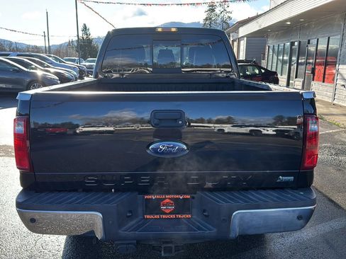 Used 2011 Ford F250 Lariat w/ Chrome Pkg image 2