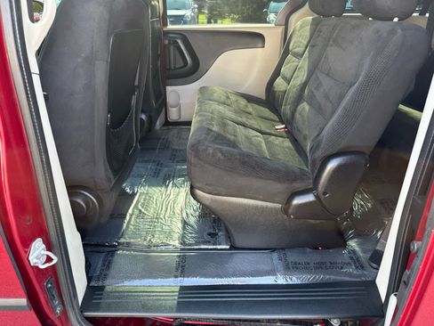 Used 2016 Dodge Grand Caravan American Value Package w/ UConnect Hands-Free Group FWD image 13