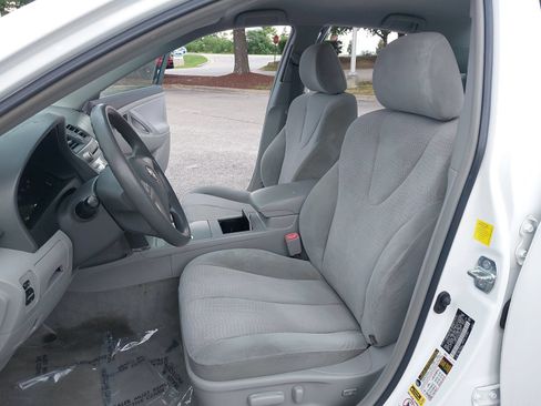Used 2011 Toyota Camry LE w/ LE Extra-Value Pkg FWD image 15
