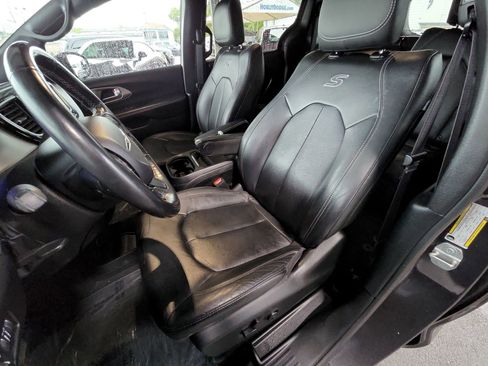 Certified 2020 Chrysler Pacifica Touring-L w/ Advanced Safetytec Group AWD/4WD image 13