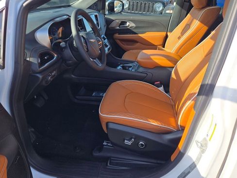 New 2026 Chrysler Pacifica Pinnacle w/ Trailer Tow Group image 19