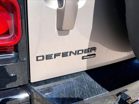Used 2023 Land Rover Defender 130 X-Dynamic SE image 29
