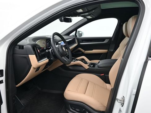 Used 2026 Porsche Cayenne Coupe image 4