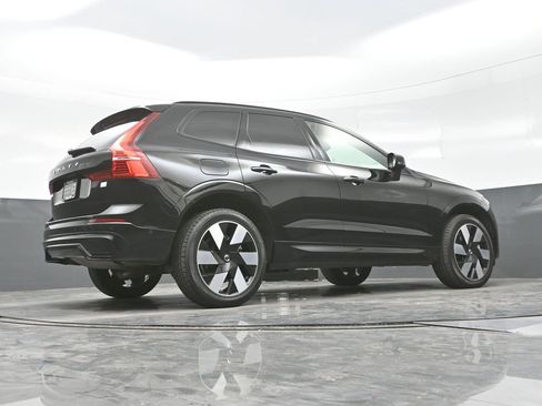 Used 2023 Volvo XC60 T8 Ultimate w/ Climate Package image 29